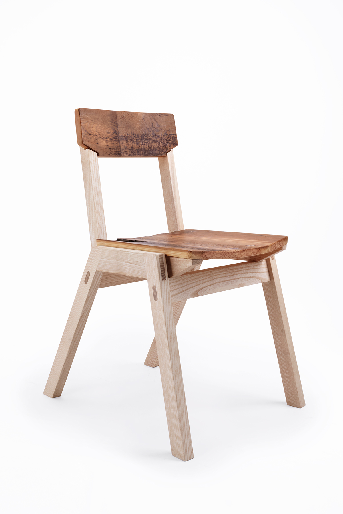 Jan-Hendzel-Chair-Main-3Q